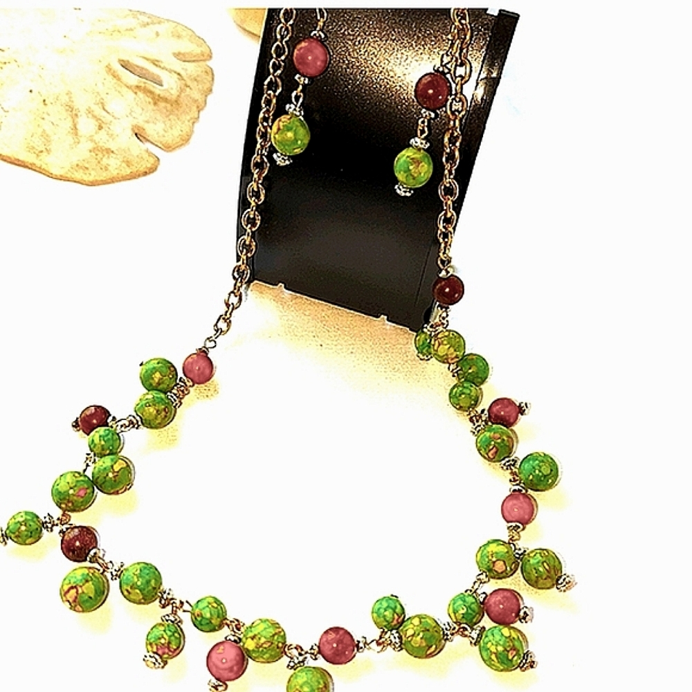 📿 NWT! Matching Necklace and Earrings
